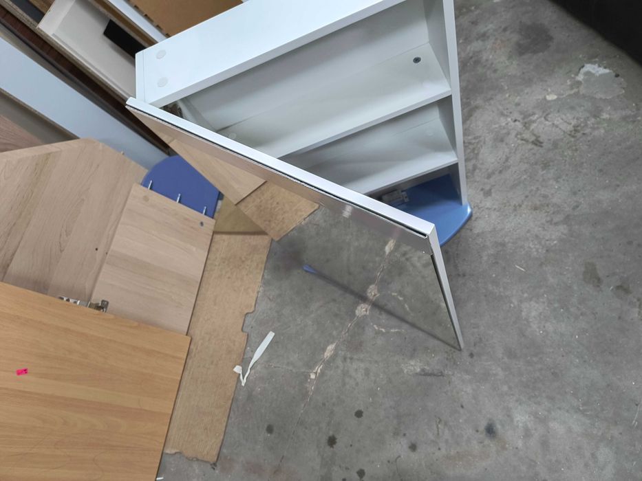 Пвц шкаф за баня с огледало и осветление