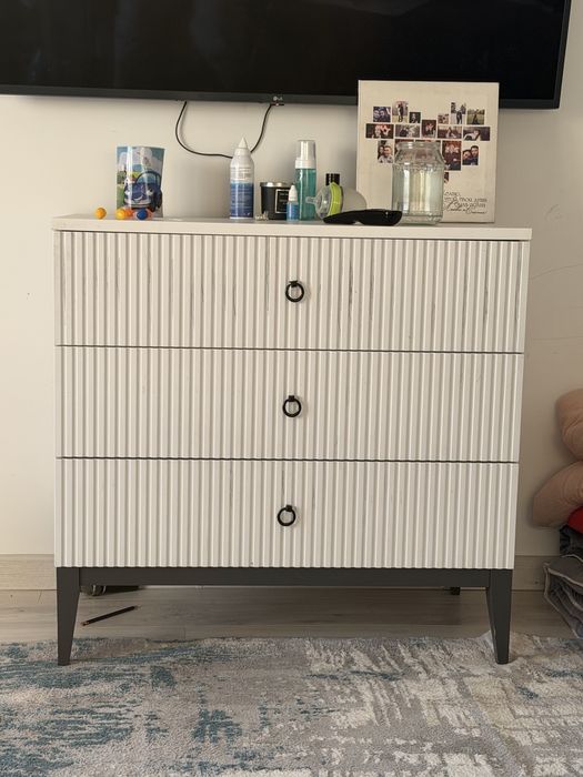 Продам тумбу под телевизор