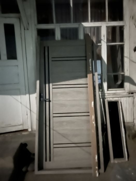 Eshik srochna sotiladi