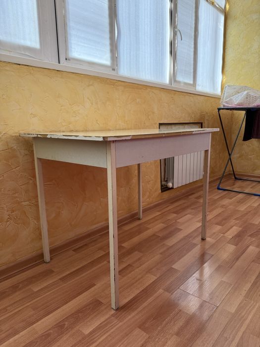 Кухонный стол