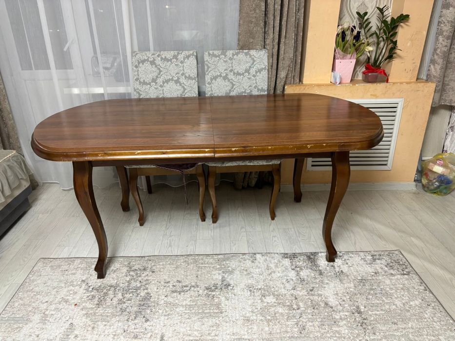 Стол со стульями