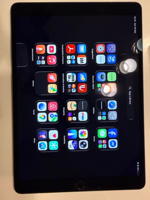 Продавам iPad Air 3 LTE