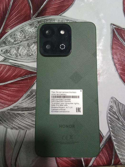 Срочно продам телефон Honor X8C почти новый ещё гарантия не закончился