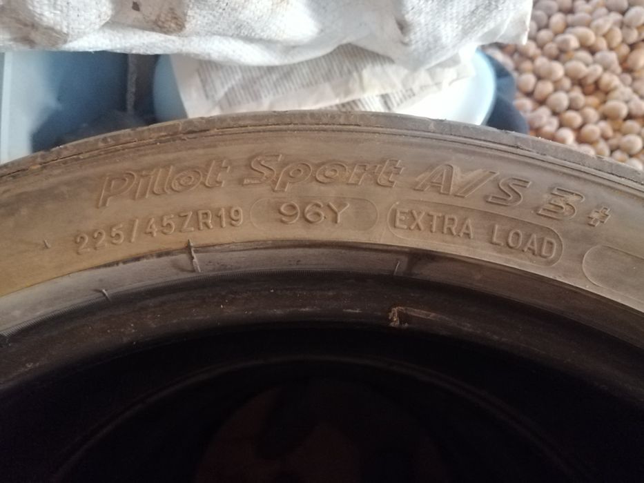 Michlen sport pilot R19/225/45