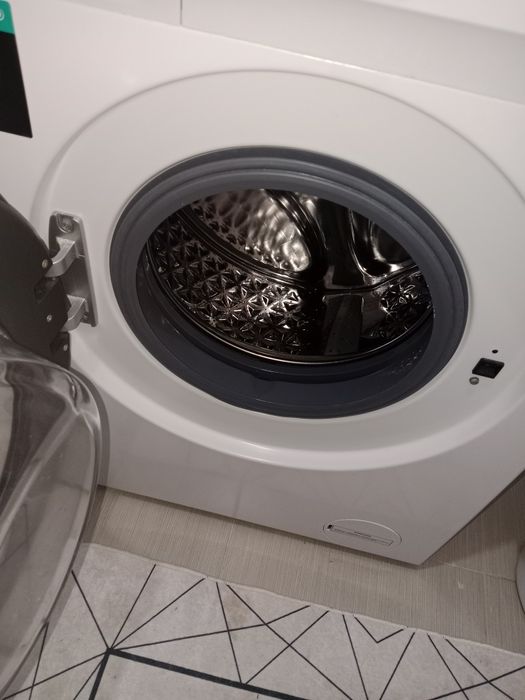 Продам стиральную машину Hisense