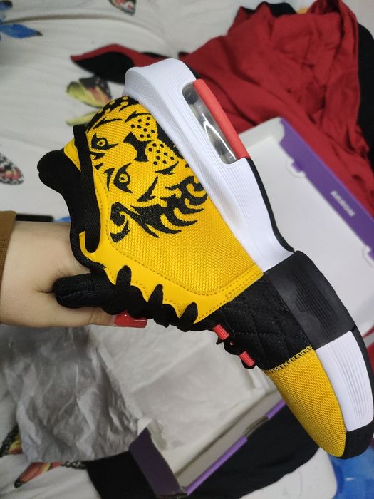 Продам кроссовки Nike оригинал