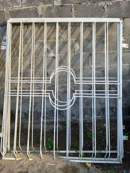 Продам решетки на окна. 3 шт.