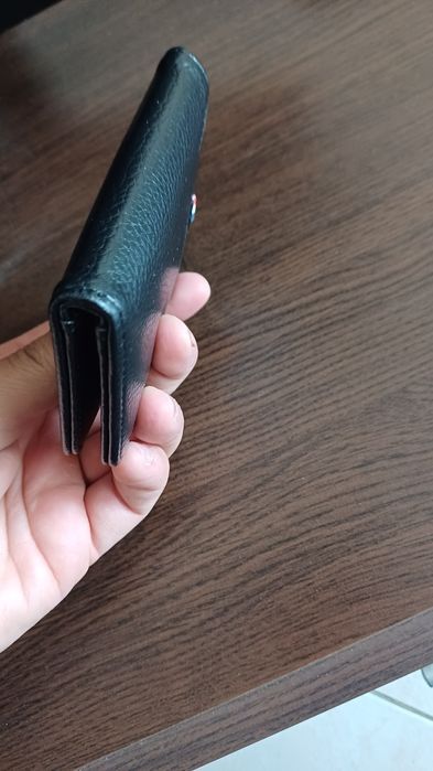 Мъжки тънък портфейл от еко кожа – идеален за кредитни и лични ка