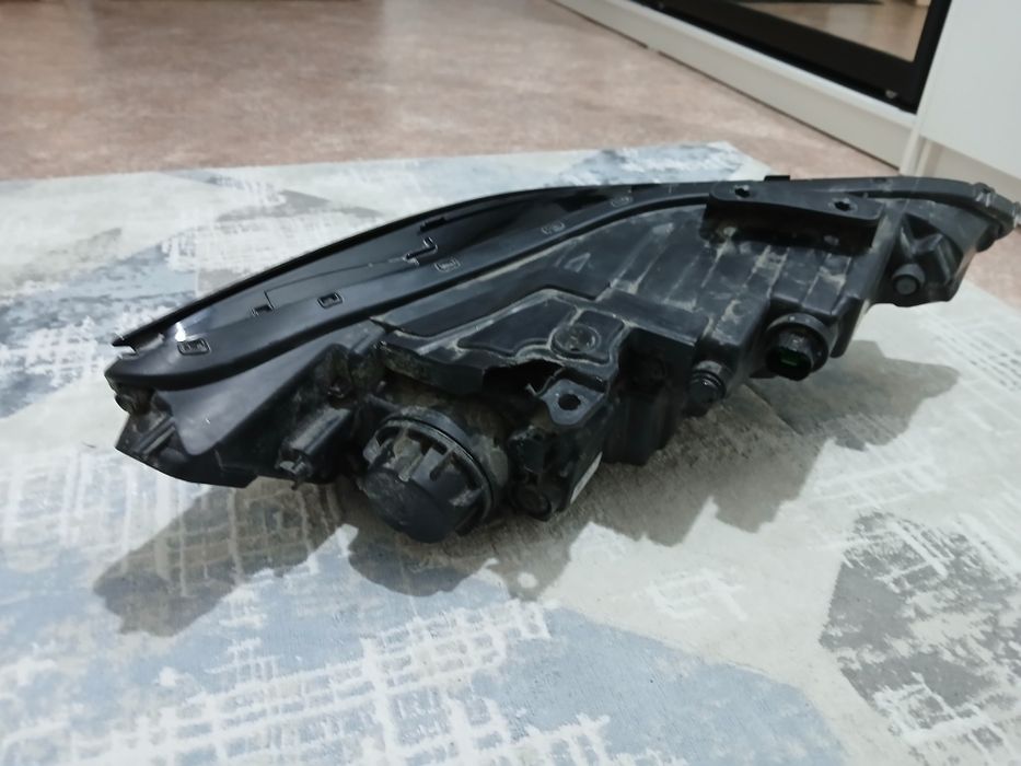 Продоется Левая фара