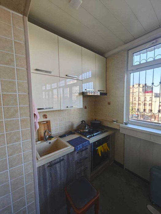 Продается СВОЯ квартира 4/5/9 в Юнусабаде на против ресторана ШОХСАРОЙ