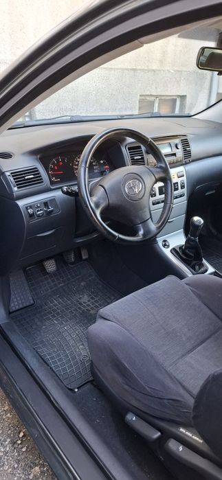 Продавам Toyota Corolla