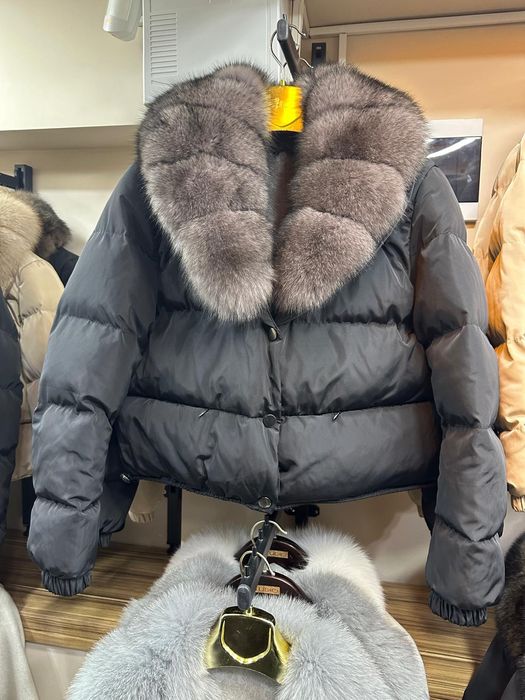 Vând geaca cu blana!