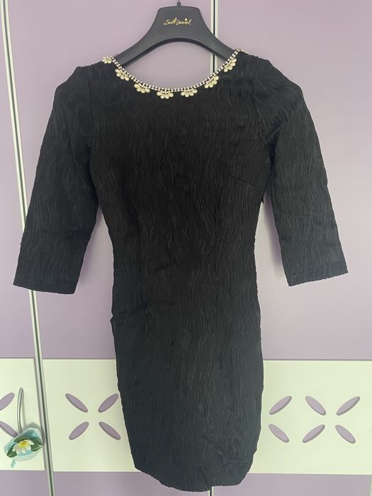 Официална рокля в зелено и черно и рокля с перли