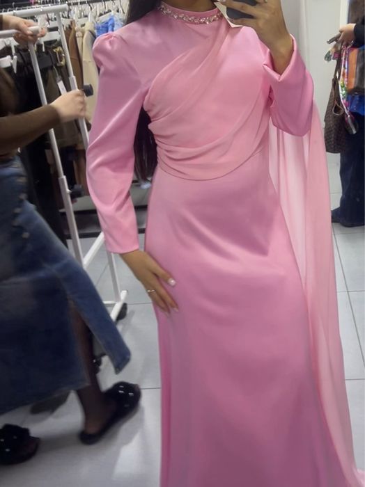 Продаю платье. Надевалось всего один раз, размер S