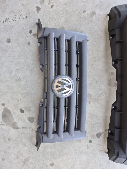 Grila radiator vw crafter 2.5tdi 2006-2011 nonfacelift cod 9068800085