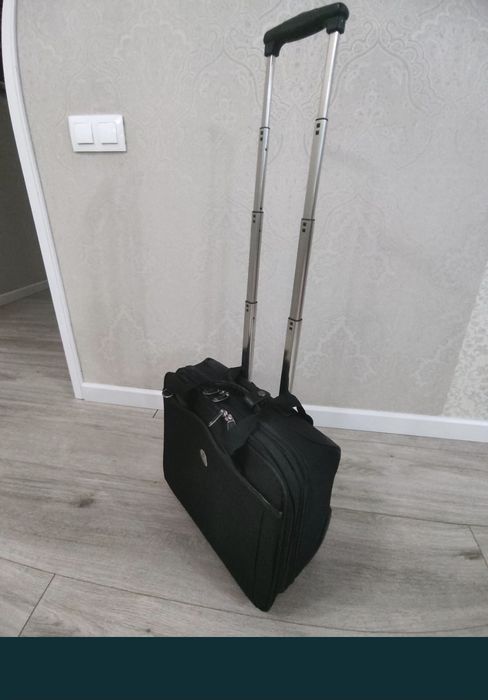 Продам чемодан Samsonite  . Размеры д 40, в 37, ш 18.