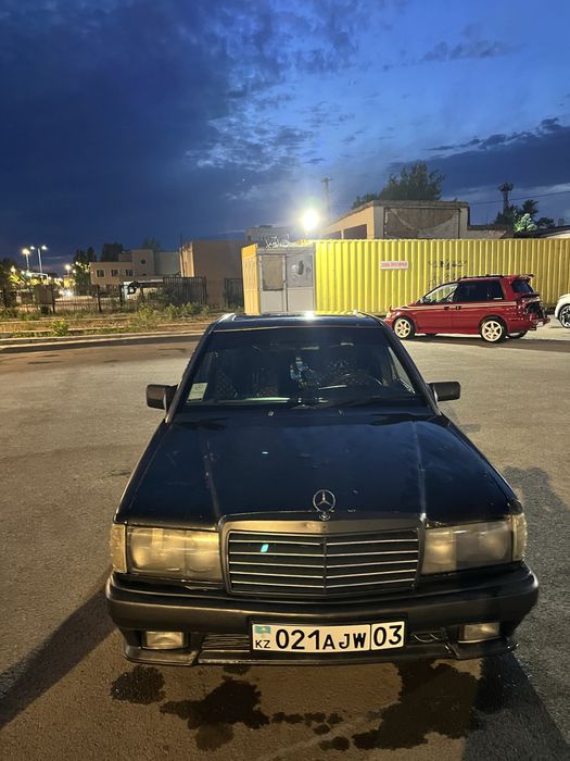Машина мерседес 190 mercedes