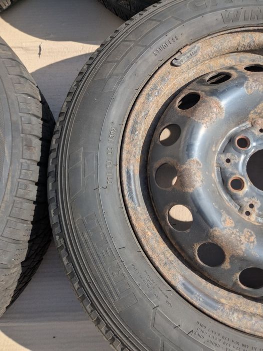 2 Jante R16C Mercedes si Pirelli 205 65 R16C (cauciucuri de iarna)