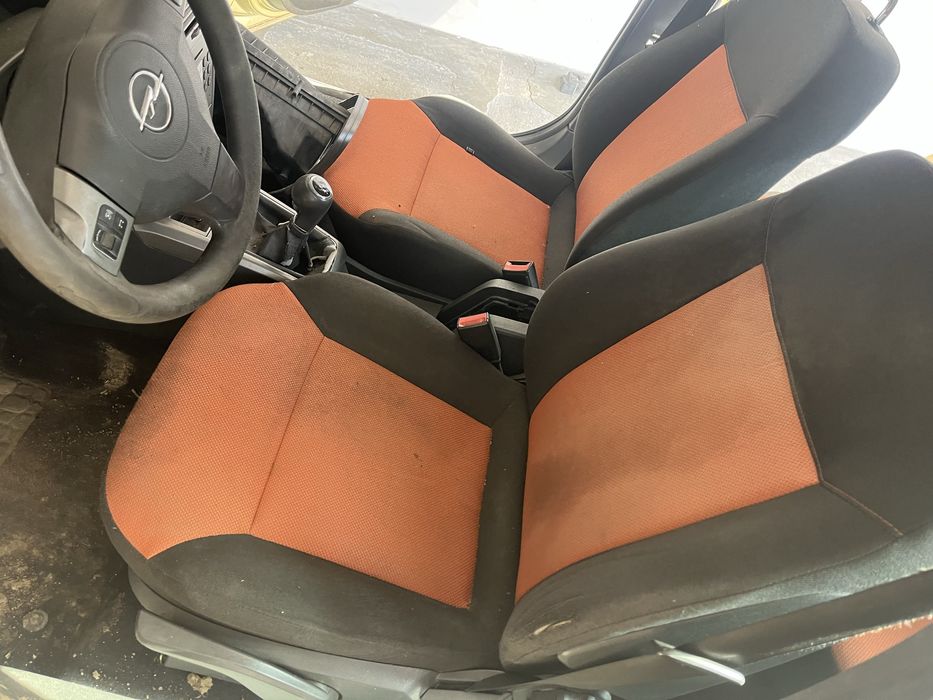 Interior fete de usi opel astra h
