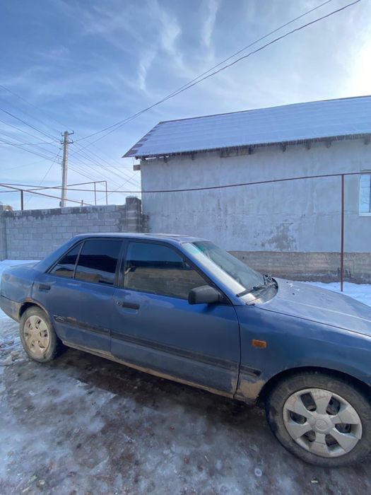 Мазда 323 на ходу