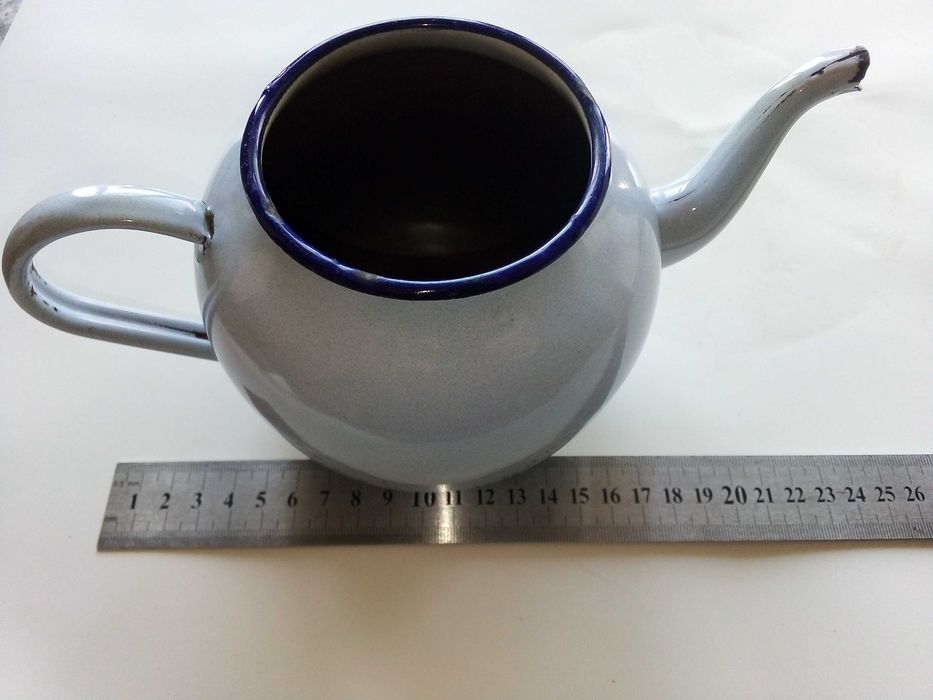 Стар,малък емайлиран чайник - 1975г.