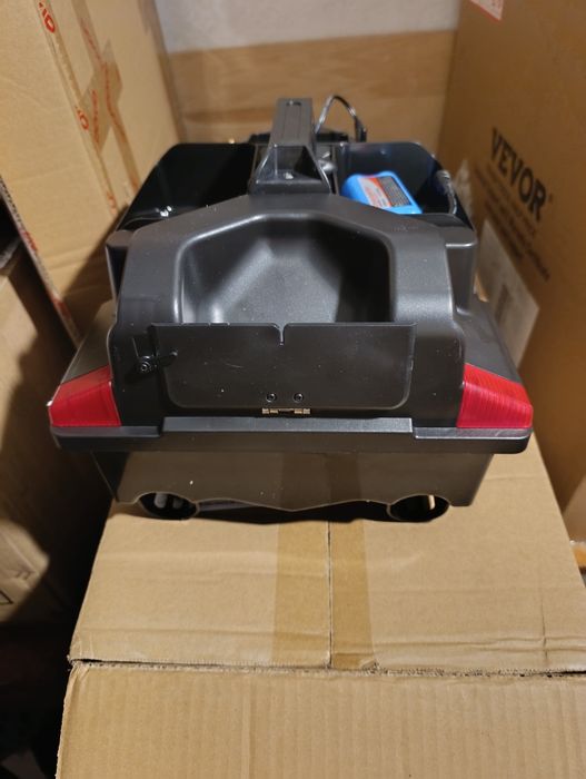 Лодка за захранка V020