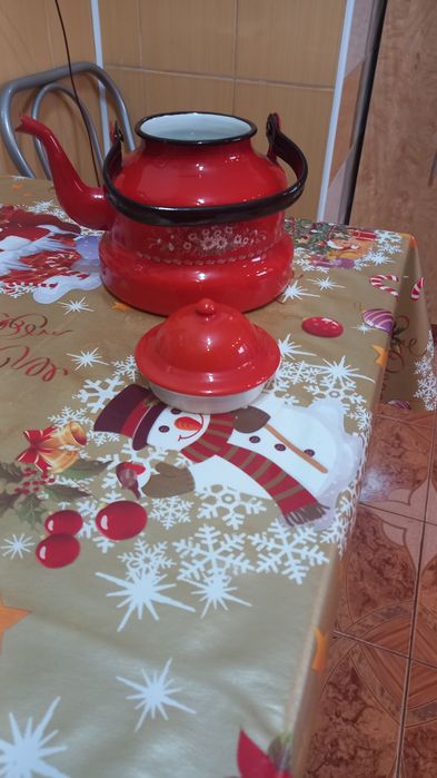 Vand vas/ ibric metalic emailat cu capac,capacitate 2,5 l maxim,termic