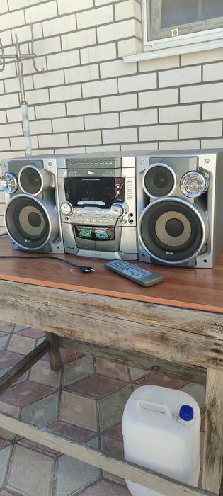 Продам музцентр LG