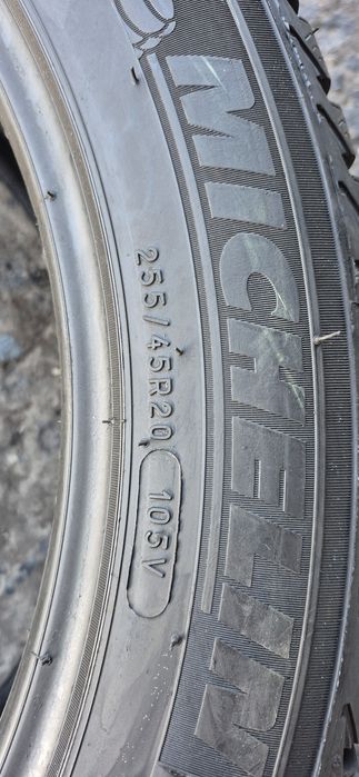 2 anvelope iarna Michelin 255/45/20.Pretul este pe bucata.