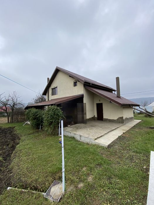 Inchiriez vila Poienari(Roman) 100 mp + teren 4000 mp