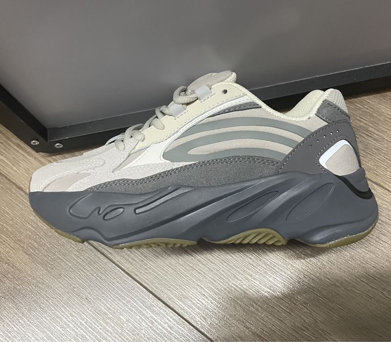Новые кроссовки adidas 38 размер