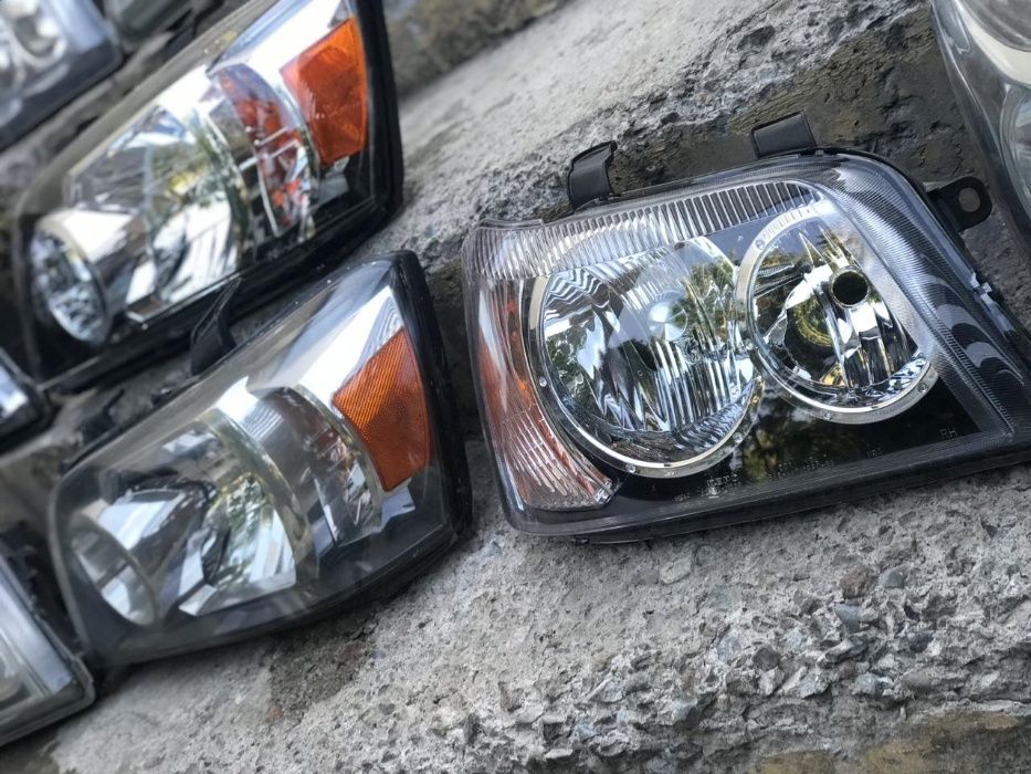 Фара на Toyota Highlander.