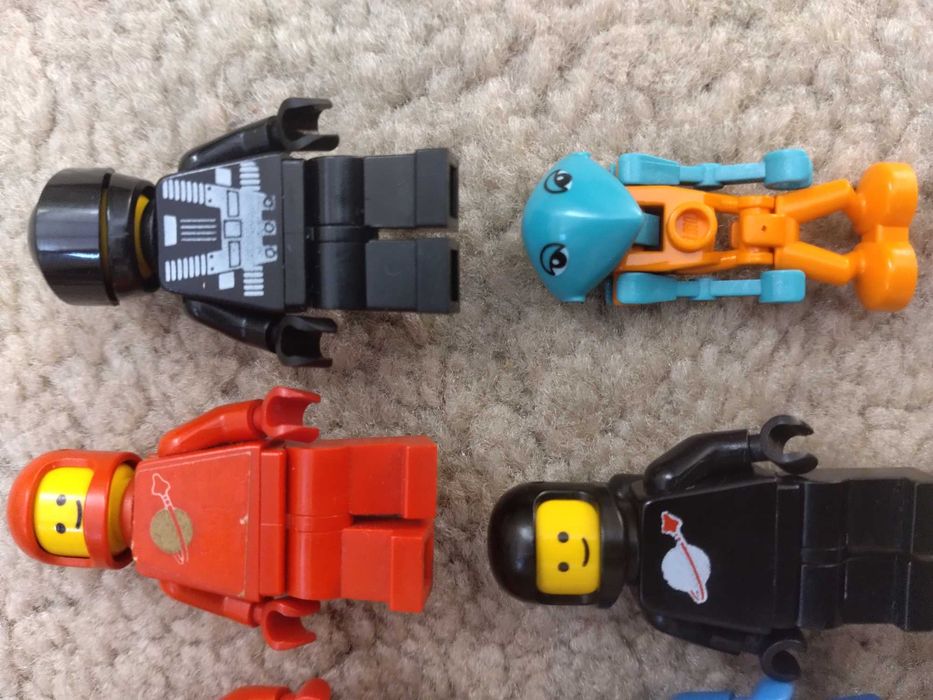 Lego Classic Space, Futuron, Blacktron I, Mars Mission и Modern Space фигурки