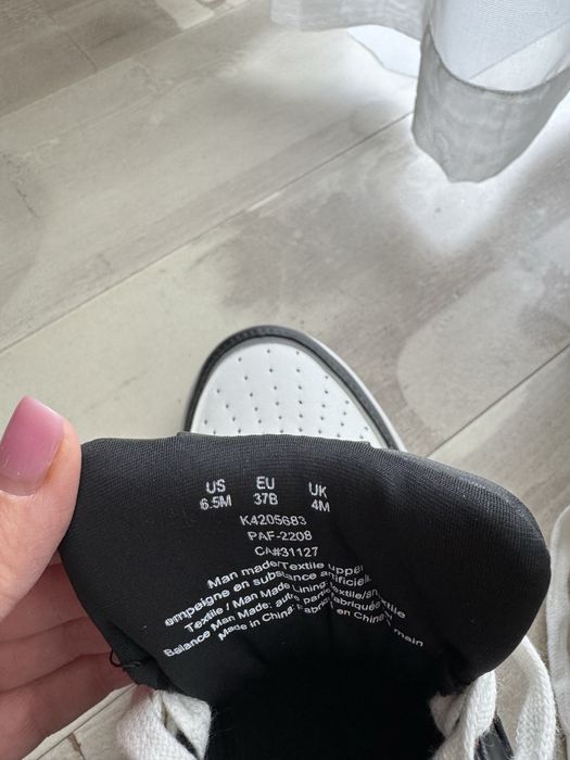 Adidasi marimea 37 DKNY