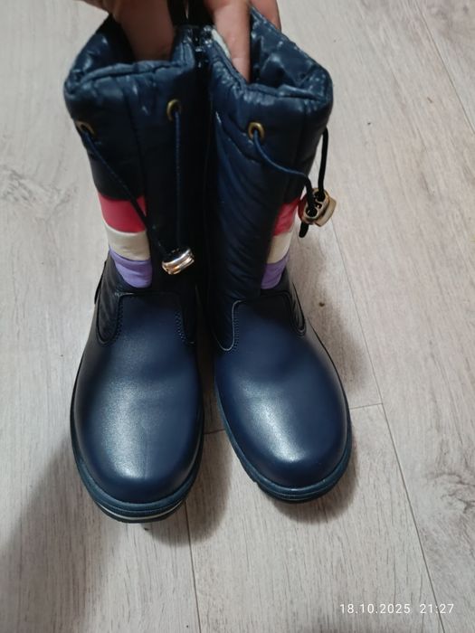 Продам сапожки сапоги  ботинки для девочки размер 32 новые