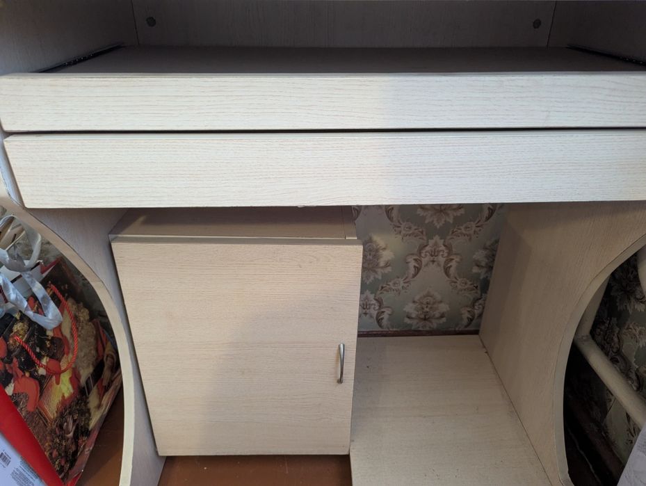 Продам компьютерный стол