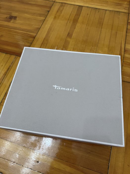 Кроссовки женские