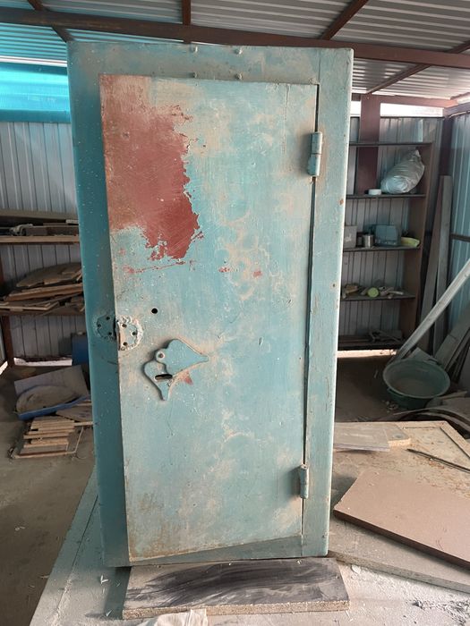 Сейф металически