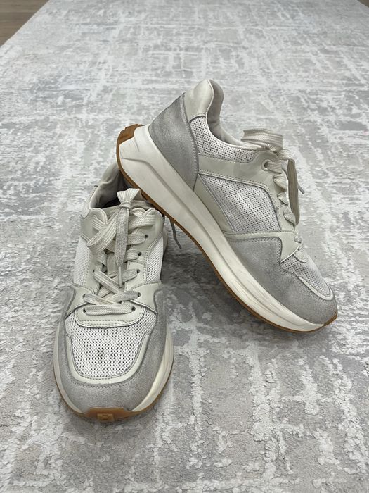 Продам женские кроссы