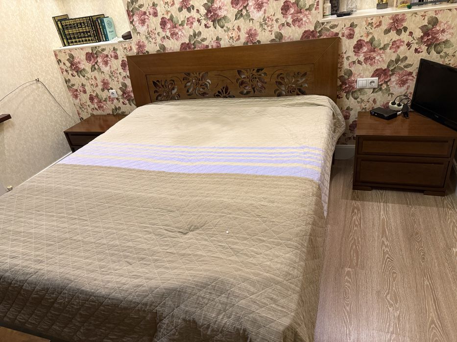Продам спальный гарнитур