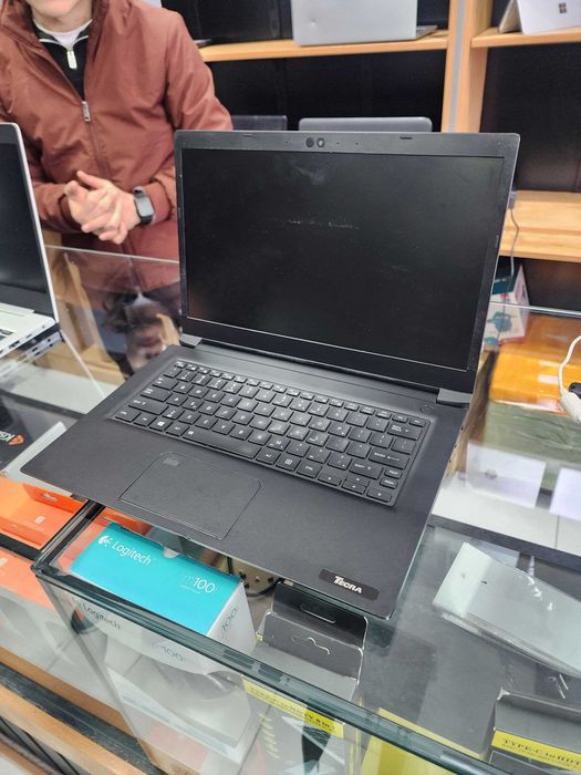 Noutbuk toshiba dinabook holati yaxshi