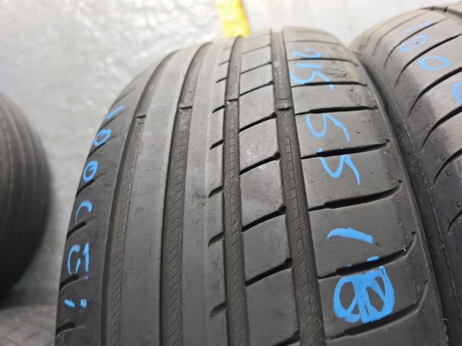 215 45 18 vara goodyear