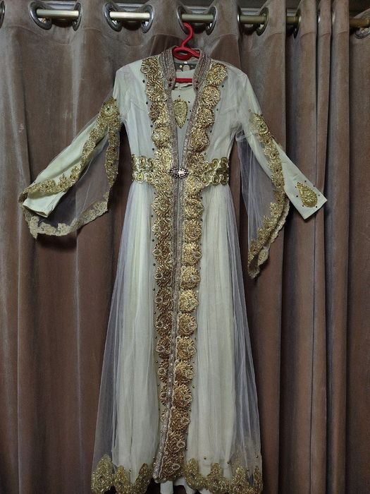 Kelincha ko'ylaklar bir ikki martta choy uzatilish uchun holati ideal