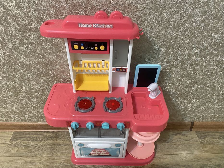 Игрушка кухня.