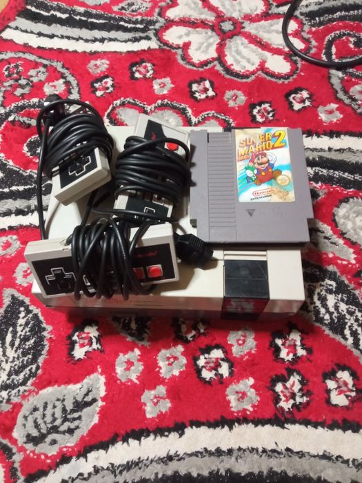 Vând console de jocuri