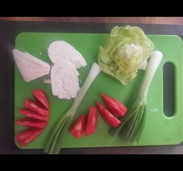 Vând brânză oaie
