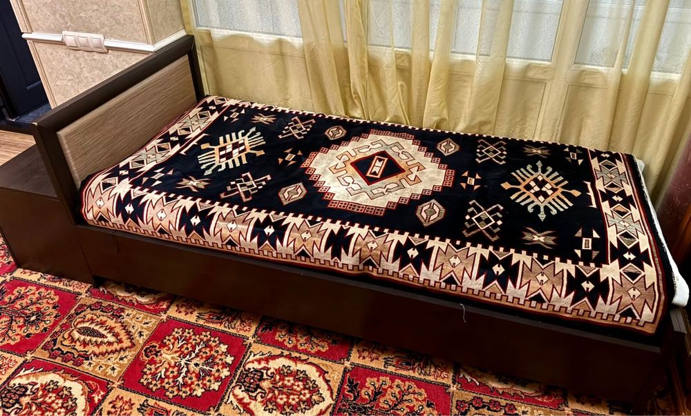 Продам кровать с тумбой