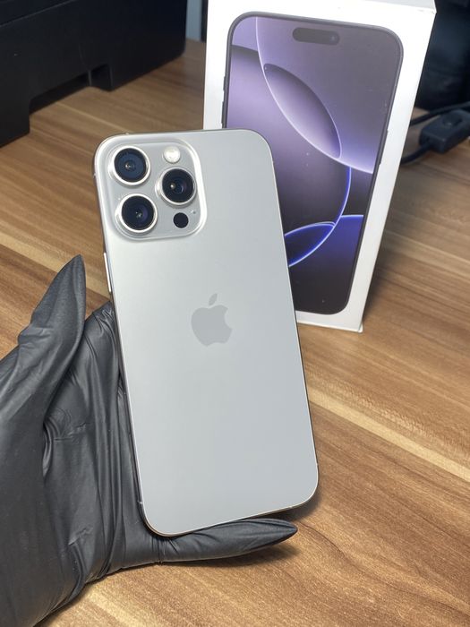 iPhone 16 Pro Max • 256 GB • Natural Titanium