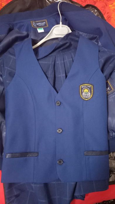 Продам новую форму для девочки