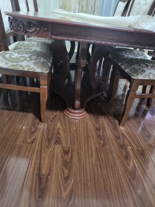 Стол и 10 стульев